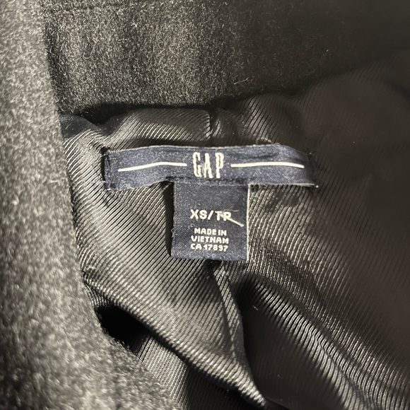 Women’s Black Gap Peacoat - Picture 3 of 4